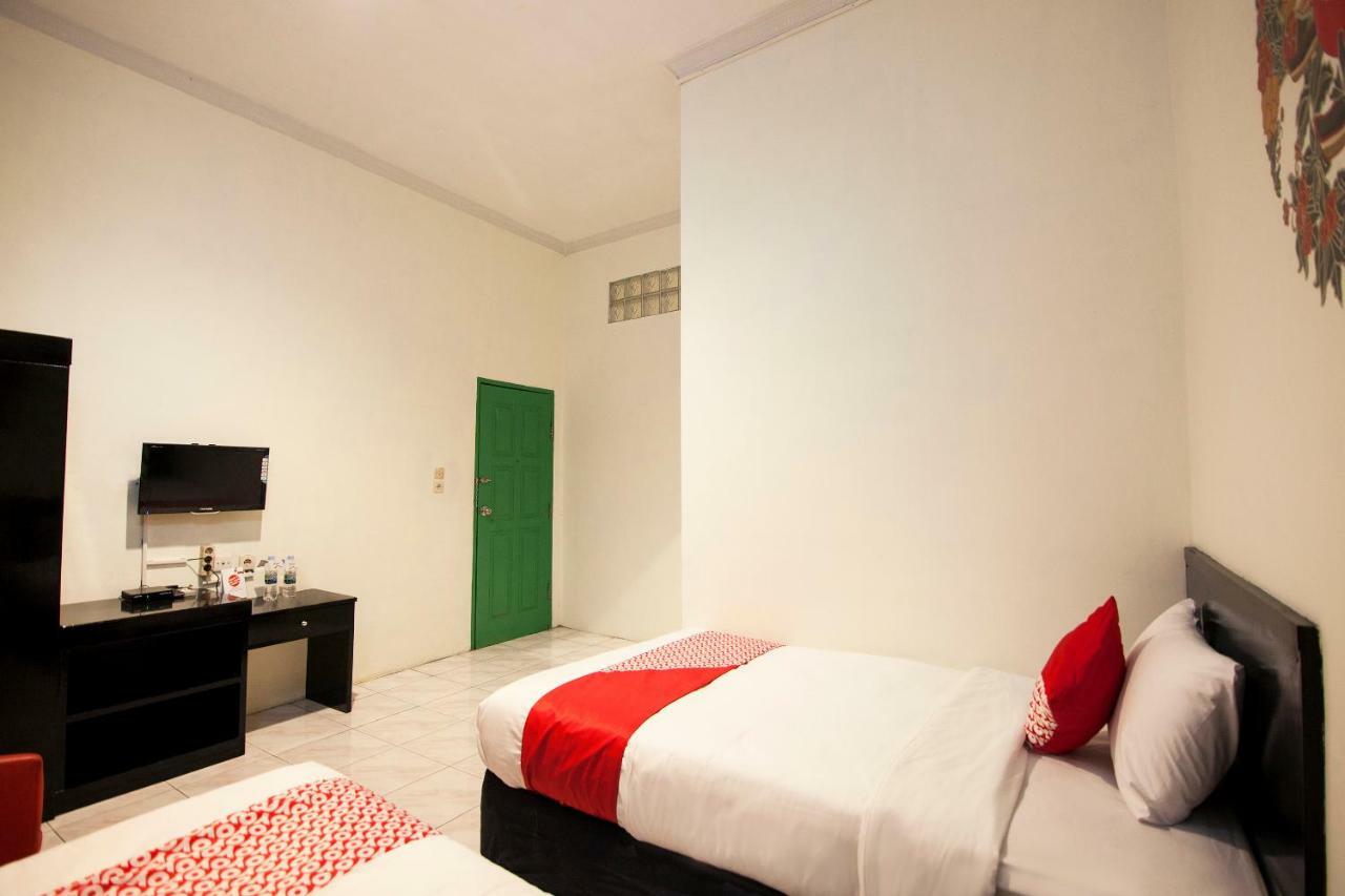 Oyo 529 Hotel Paninda Medan Exterior photo